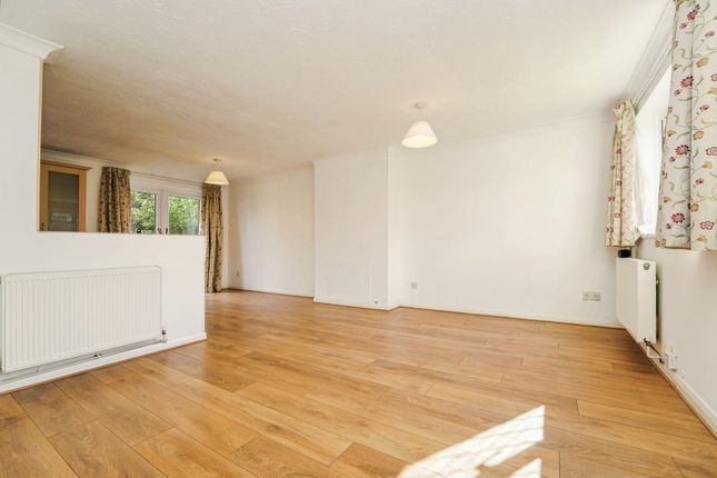 21, Barley Close, Gloucestershire photo 3