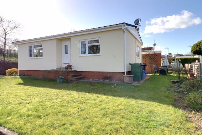 Mobile/park home for sale in Lodgefield Park, Baswich, Stafford