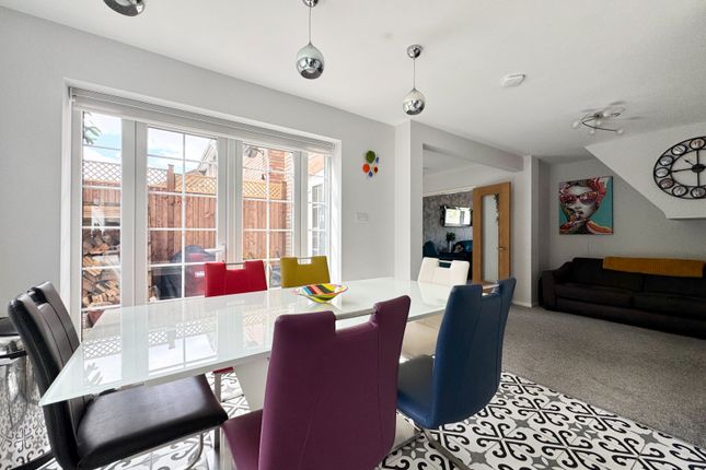 3, Hunters Close, Tring photo 4