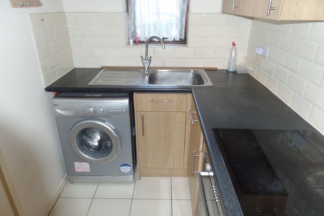 Flat to rent in Badgers Close, Hayes