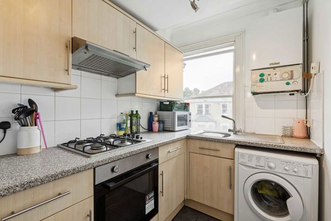 Top Floor Flat, 13, Prideaux Road, London photo 4