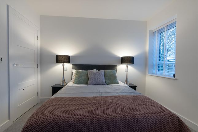 Flat 2, 190 William Hunter Way, Brentwood photo 5