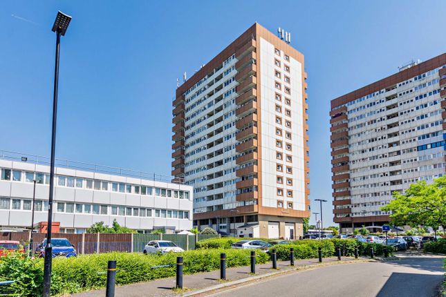 Thumbnail Flat for sale in Biscoe Close, Hounslow