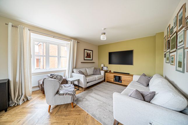 9 Garland Close, Amesbury photo 4