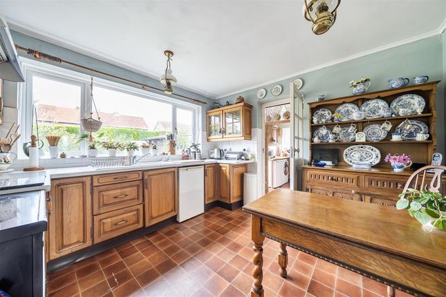 8, White Cliff Gardens, Blandford Forum photo 4