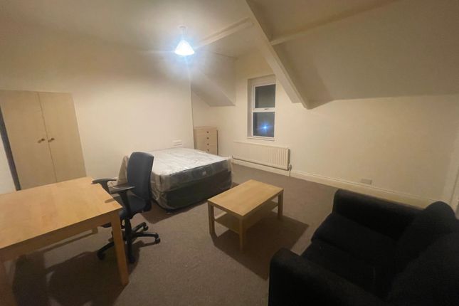 Spacious Furnished Double Bedroom With A Double Be...