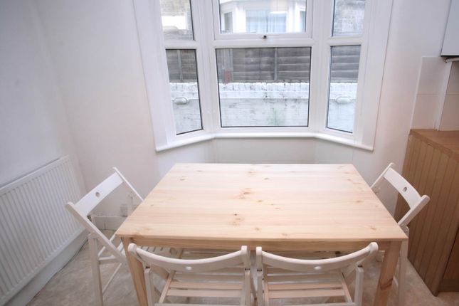 35, Mossford Street, London photo 4