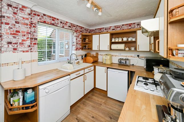 11, Bayes Road, Skegness photo 3