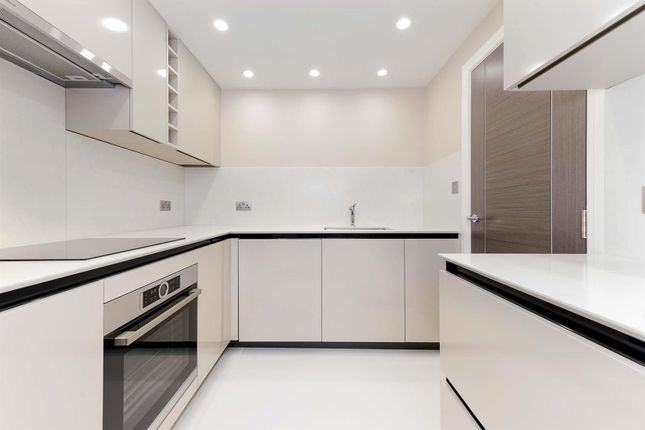 Flat to rent in Crest House, 133 Finchley Road, London