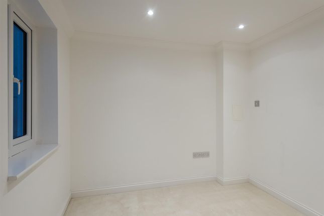 Flat to rent in Milton House, Little Britain, London