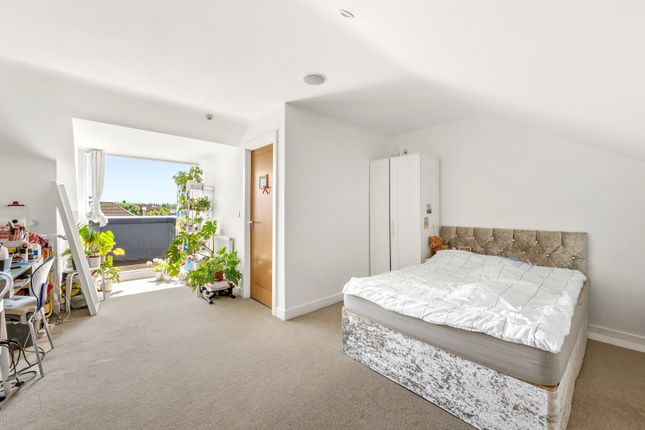 1, Meadowview Road, Raynes Park photo 4