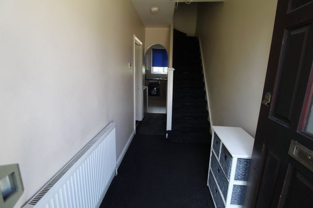 45, Constable Gardens, Edgware photo 2