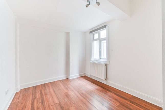 Flat to rent in Rosendale Road, West Dulwich, London
