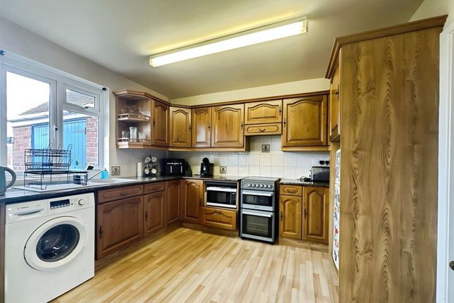 33, Woodlands Road, Swadlincote photo 3