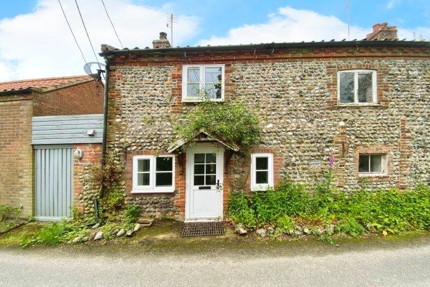Thumbnail Cottage to rent in Metton Road, Norwich