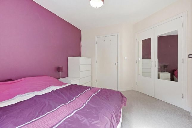 10, Priestley Road, Stevenage photo 4