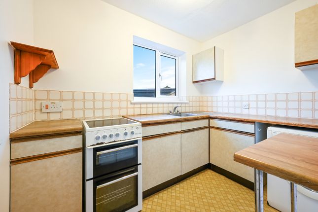 244, Brangwyn Crescent, London photo 3