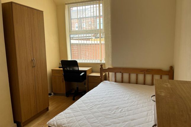212, MANCHESTER photo 3