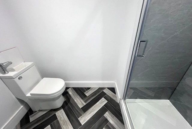 Room 4, 8 Vale View, Newcastle-under-Lyme photo 2