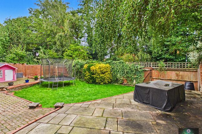 25, Langstone Close, Maidenbower photo 3