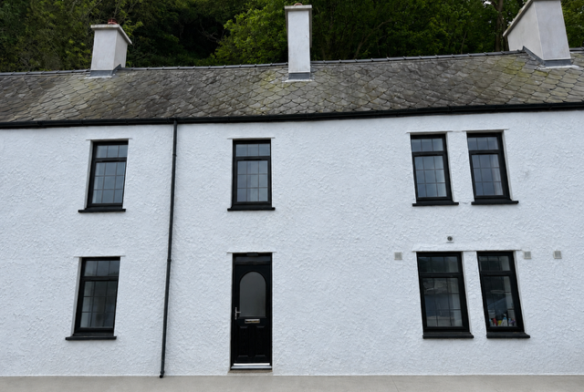 2-bed house on 2, Bangor, £1,000/mo