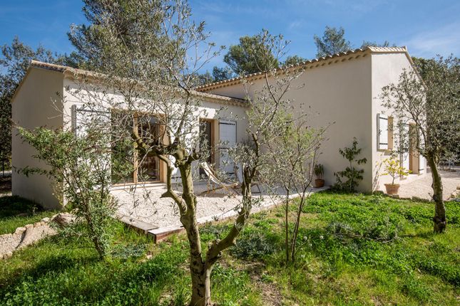 Property for sale in Ménerbes, Vaucluse, Provence-Alpes-Côte D'azur, France