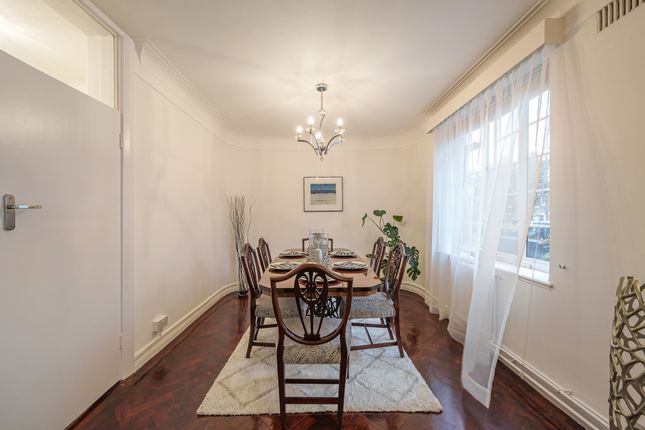 Flat 9, Bracknell Gate, Frognal Lane, London photo 4