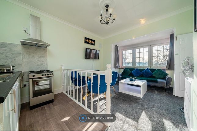 Flat, Holly Road, London photo 2