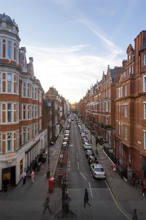 Flat to rent in North Audley Street, Mayfair, London