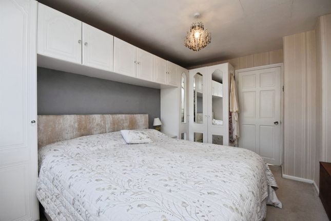 4, Stuart Close, BRENTWOOD photo 3