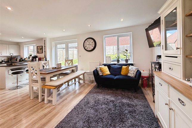12, Upper Oaks Drive, Leicester photo 4