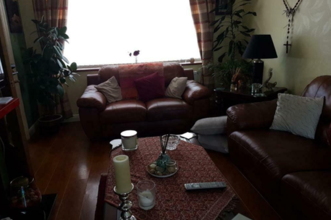 Terraced house to rent in Long Furlong Drive, Slough