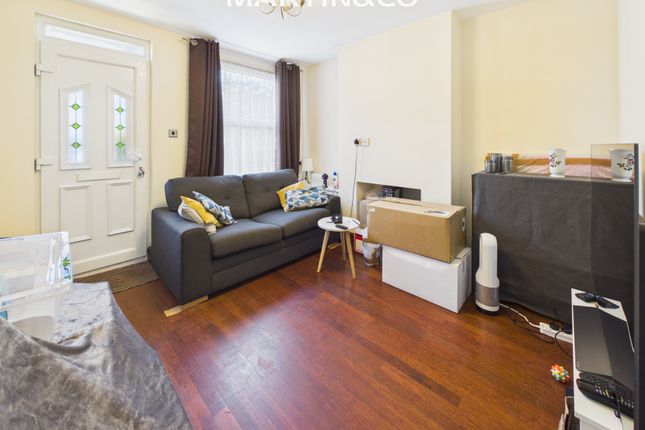 98, Edgell Road, Staines Upon Thames photo 3