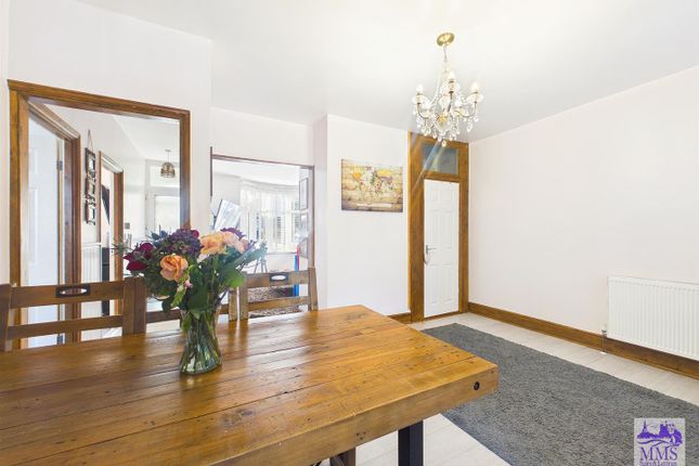 6, Watling Avenue, Chatham photo 4
