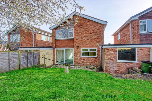 Link-detached house to rent in Gilbert Avenue, Walton, Chesterfield, Derbyshire