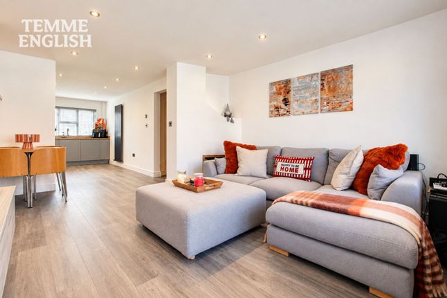 32 Kenilworth Place, Basildon photo 2