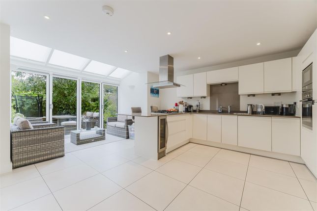 9, Apsley Walk, Richings Park Iver photo 2