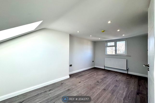 Room to rent in St. Malo Avenue, London