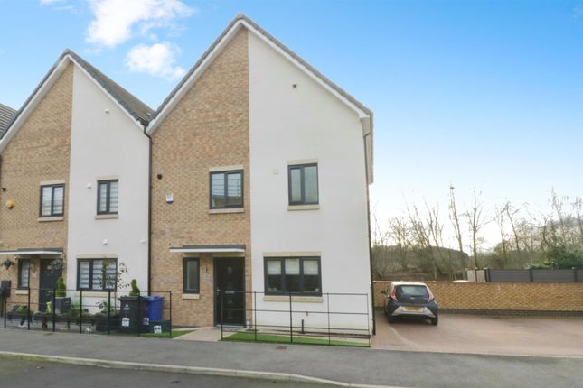 Town house for sale in Scholeys Wharf, Mexborough
