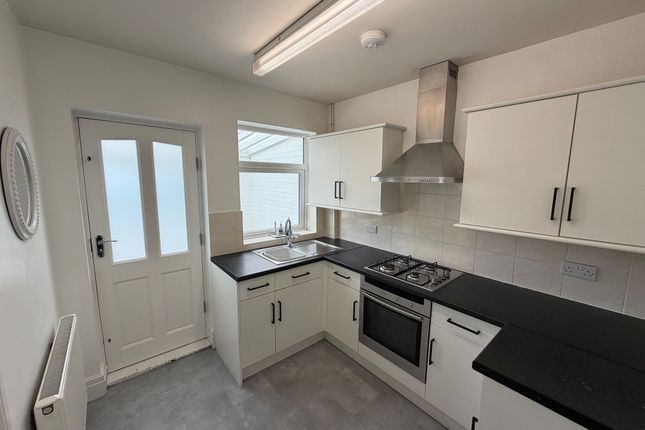 63 St. Martins Avenue, Doncaster photo 4