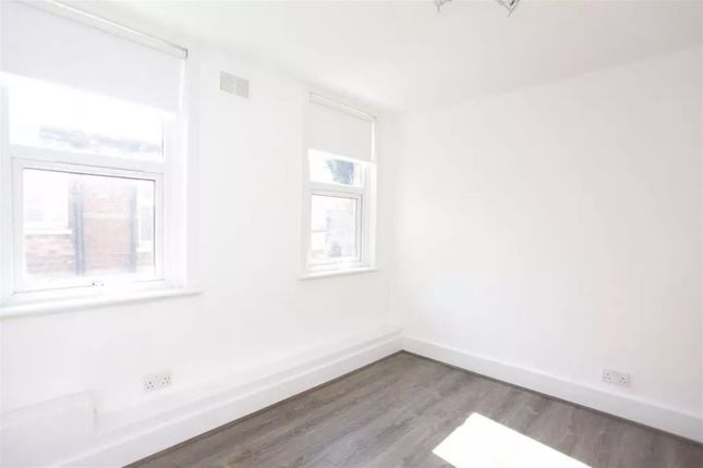 Ravenshurst Avenue, Hendon photo 3