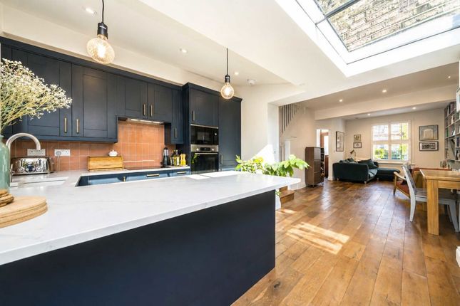 23, Lothrop Street, London photo 3