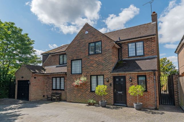 Thumbnail Detached house for sale in Williams Way, Radlett