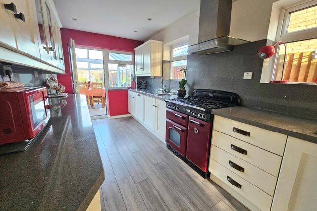 10, Broadmere Close, Dursley photo 2