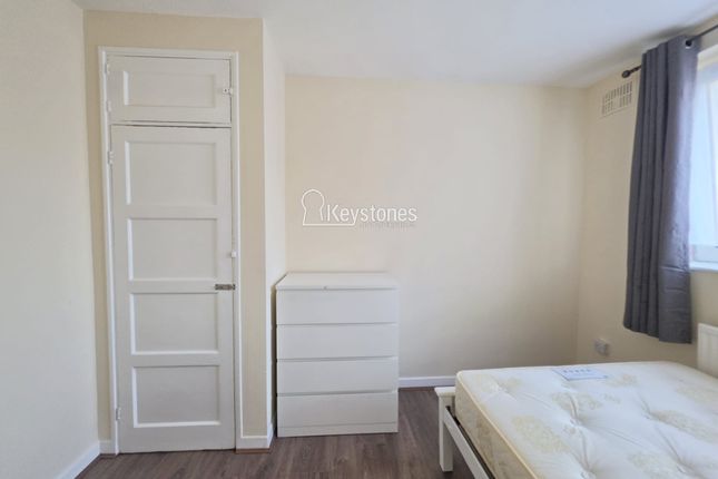 14 Thornaby House (Room 3), Canrobert Street, London photo 2