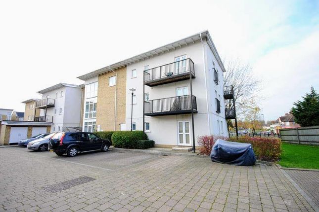 Flat to rent in Revere Way, Epsom