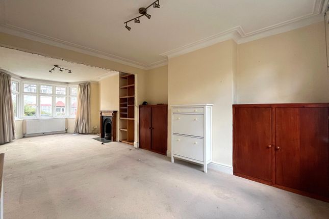 27 Summerlee Gardens, London photo 3