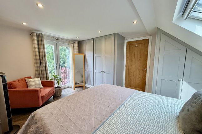 18, Knights Way, CAMBERLEY photo 3