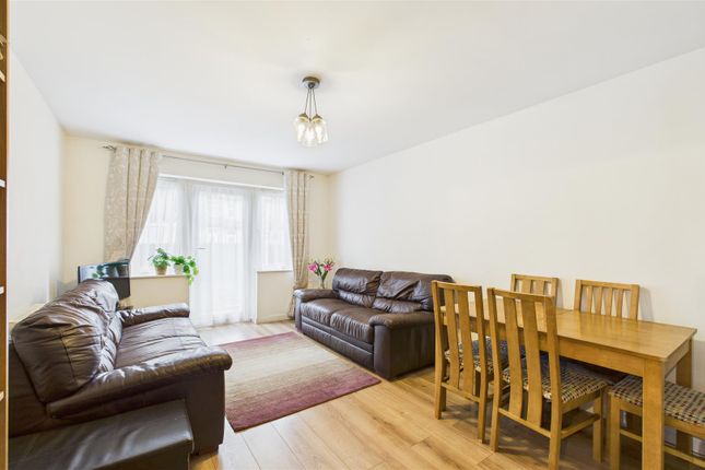 Flat 5 Pemberton Court, 101 Southbury Road, Enfield photo 2