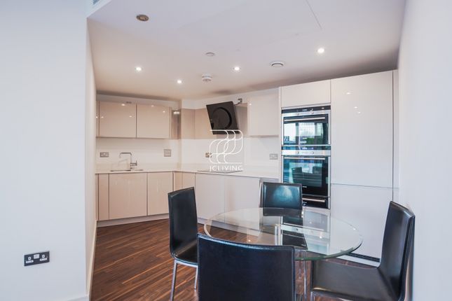 Flat to rent in Altitude Point, 71 Alie Street, Aldgate, London